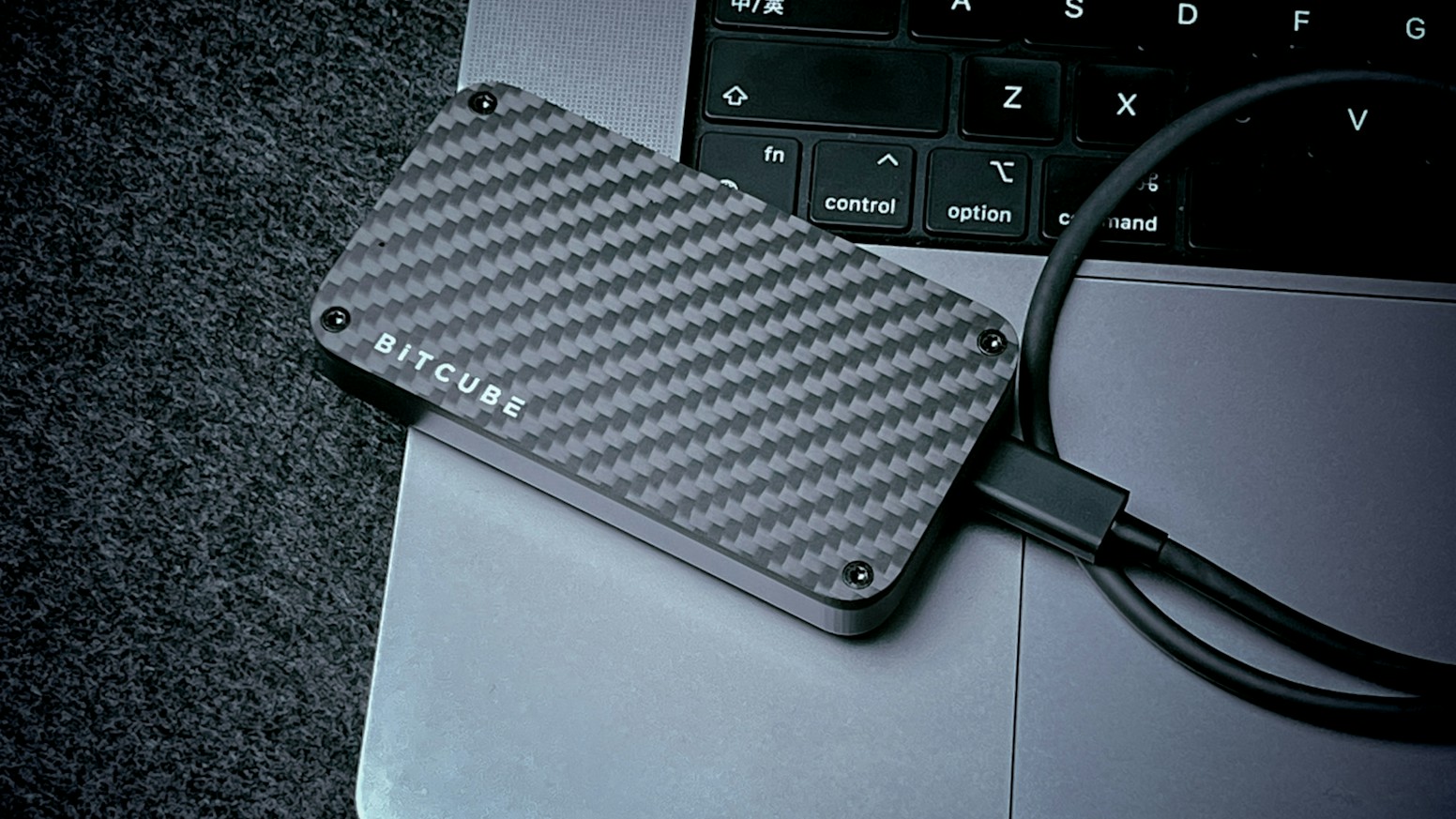 Bitcube: Carbon Fiber & 40Gbps M.2 NVMe SSD Enclosure